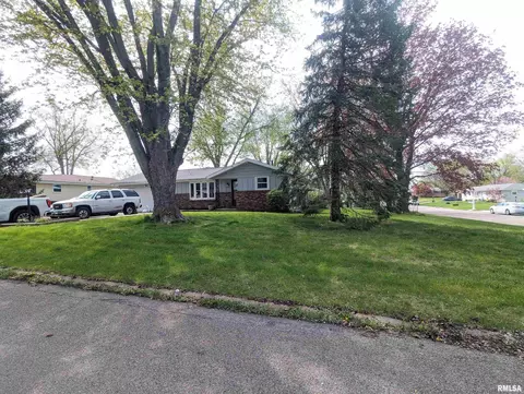 Exterior - 2274 Robin Rd, Washington, IL 61571 photo 12 of 15