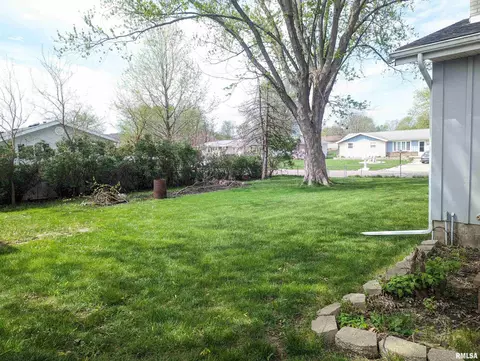 Exterior - 2274 Robin Rd, Washington, IL 61571 photo 14 of 15