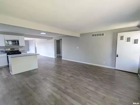 Living - 2274 Robin Rd, Washington, IL 61571 photo 1 of 5