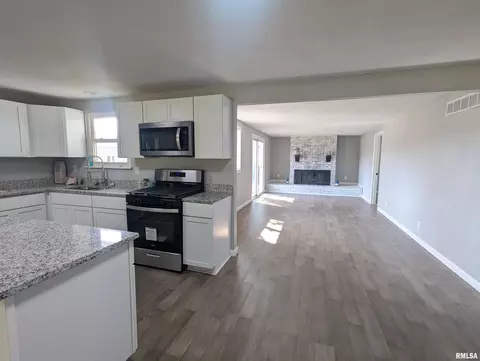 Kitchen - 2274 Robin Rd, Washington, IL 61571 photo 5 of 9