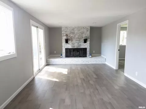 Living - 2274 Robin Rd, Washington, IL 61571 photo 2 of 5