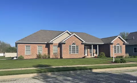 1706 Greenfield Dr, Morton, IL 61550