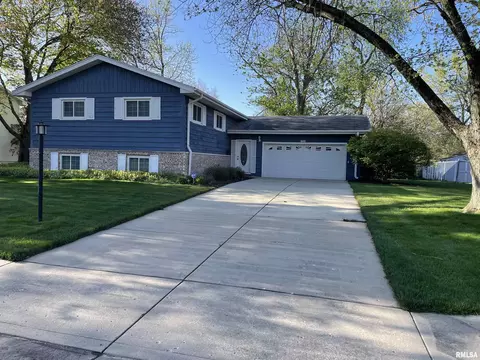 1716 W Queens Court Rd, Peoria, IL 61614