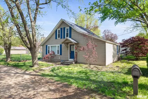 209 E Market St, Manito, IL 61546