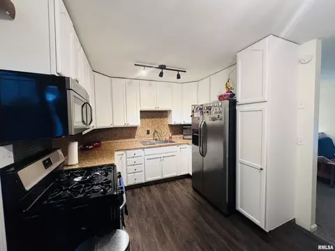 Kitchen - 623 S Clay St, Macomb, IL 61455 photo 2 of 4