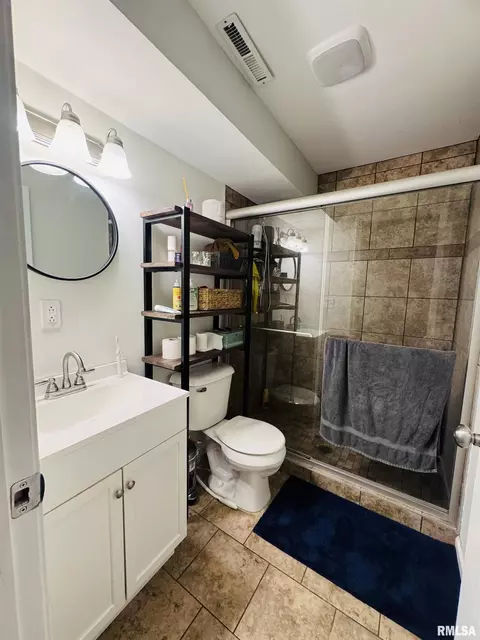 Bath - 623 S Clay St, Macomb, IL 61455 photo 1 of 2
