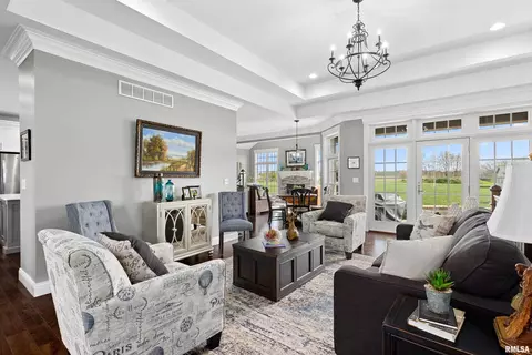 Living - 3 Olivia Ct, Metamora, IL 61548 photo 2 of 11