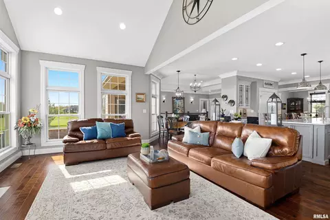 Living - 3 Olivia Ct, Metamora, IL 61548 photo 6 of 11