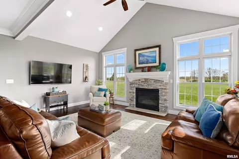 Living - 3 Olivia Ct, Metamora, IL 61548 photo 5 of 11