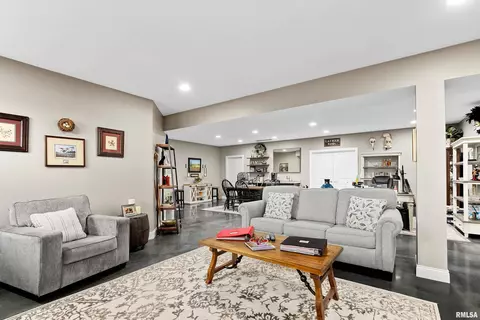 Living - 3 Olivia Ct, Metamora, IL 61548 photo 11 of 11