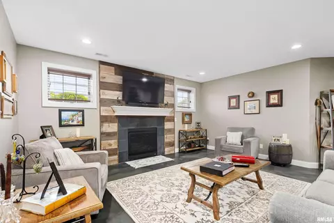 Living - 3 Olivia Ct, Metamora, IL 61548 photo 10 of 11