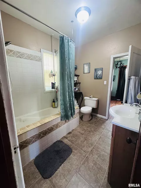216 E Pierce St, Macomb, IL 61455 photo 16