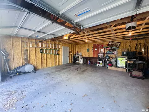216 E Pierce St, Macomb, IL 61455 photo 37