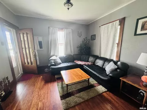 216 E Pierce St, Macomb, IL 61455 photo 5