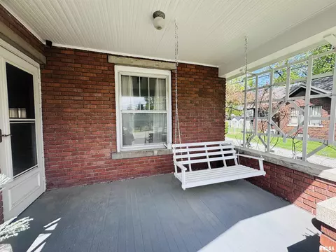 216 E Pierce St, Macomb, IL 61455 photo 3