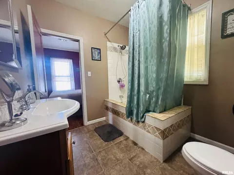 216 E Pierce St, Macomb, IL 61455 photo 18