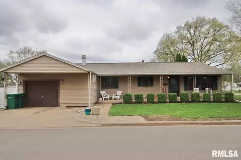 414 S Apple St, Farmington, IL 61531