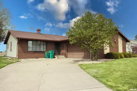 1673 Woodbine Cir N, Galesburg, IL 61401