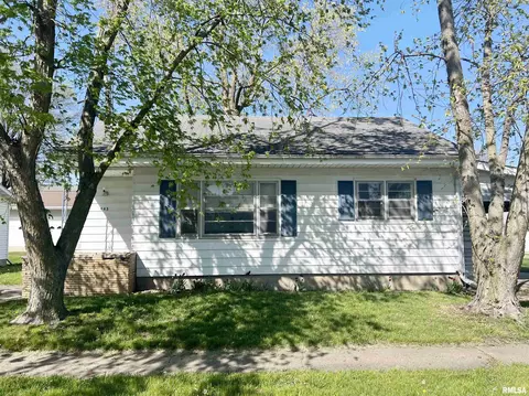 443 E Gridley St, Bushnell, IL 61422