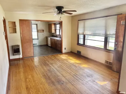 443 E Gridley St, Bushnell, IL 61422 photo 4