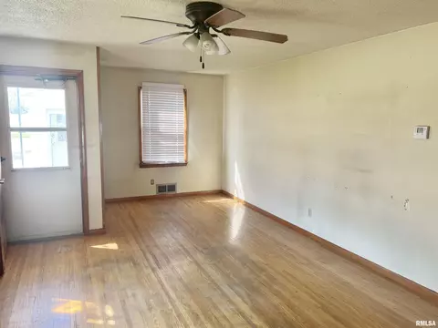 443 E Gridley St, Bushnell, IL 61422 photo 3