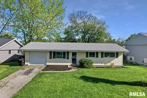 245 Briarcliff Dr, Washington, IL 61571
