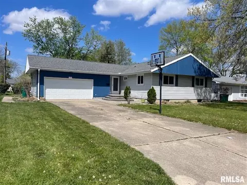 1118 Bobby Ave, Macomb, IL 61455 photo 2