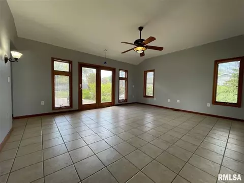 1118 Bobby Ave, Macomb, IL 61455 photo 4