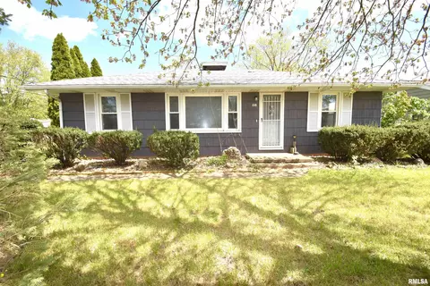 108 Carlson Ave, Washington, IL 61571