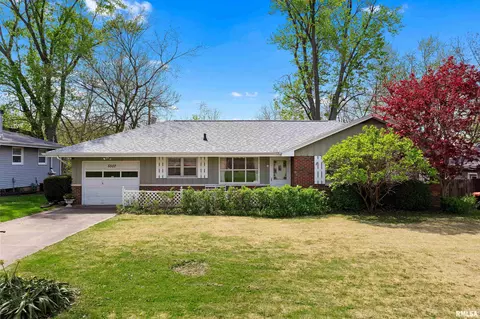 5507 N James Rd, Peoria, IL 61615