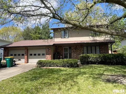 1132 Karenoaks Dr, Macomb, IL 61455