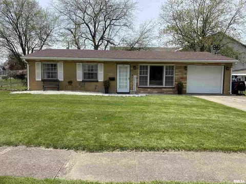 20 N 13th Ave, Canton, IL 61520