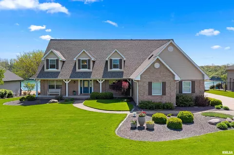 2008 Susan Hope Dr, Pekin, IL 61554