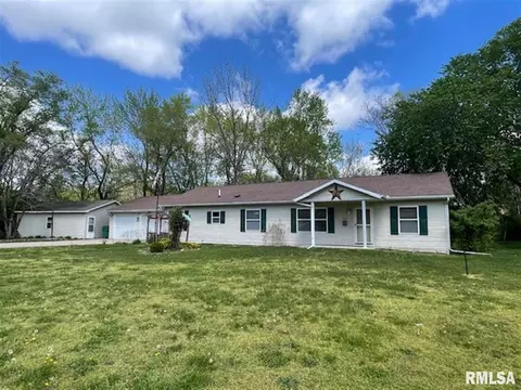 909 S Mcarthur St, Macomb, IL 61455