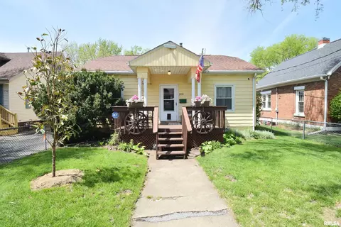 1233 S 3rd St, Pekin, IL 61554