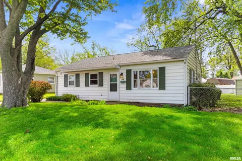 936 W Willow Ln, Peoria, IL 61614