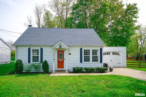 Exterior - 208 E Pine St, Metamora, IL 61548 photo 2 of 15