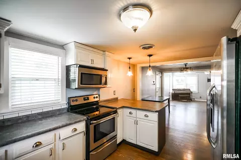 Kitchen - 208 E Pine St, Metamora, IL 61548 photo 9 of 13