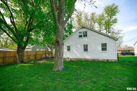 Exterior - 208 E Pine St, Metamora, IL 61548 photo 12 of 15
