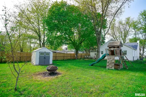 View/Area - 208 E Pine St, Metamora, IL 61548 photo 2 of 2
