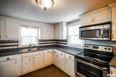 Kitchen - 208 E Pine St, Metamora, IL 61548 photo 7 of 13