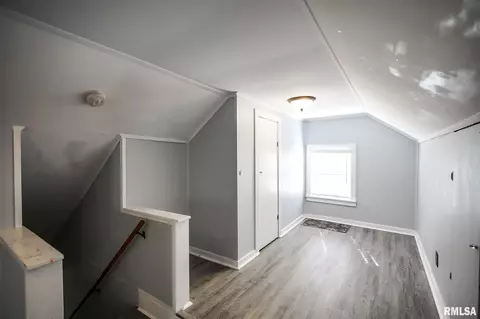 Entry Way - 208 E Pine St, Metamora, IL 61548 photo 1 of 3