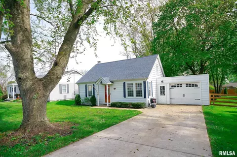 208 E Pine St, Metamora, IL 61548