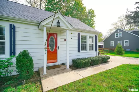 Exterior - 208 E Pine St, Metamora, IL 61548 photo 6 of 15