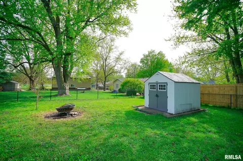 View/Area - 208 E Pine St, Metamora, IL 61548 photo 1 of 2