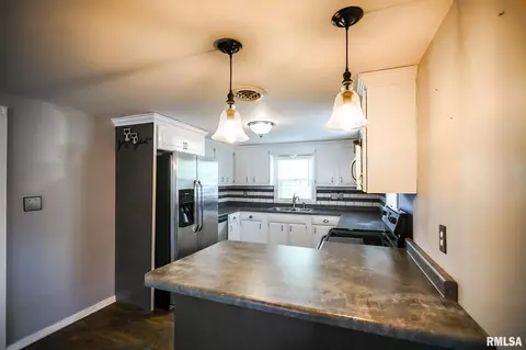 Kitchen - 208 E Pine St, Metamora, IL 61548 photo 6 of 13
