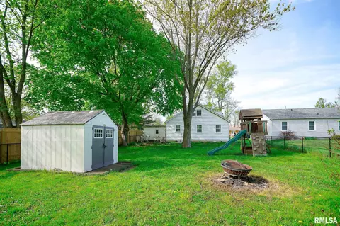 Exterior - 208 E Pine St, Metamora, IL 61548 photo 13 of 15