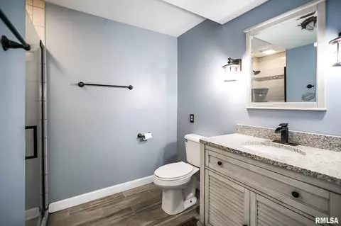 Bath - 208 E Pine St, Metamora, IL 61548 photo 3 of 5
