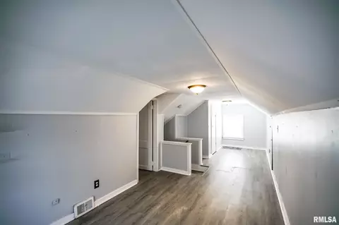 Entry Way - 208 E Pine St, Metamora, IL 61548 photo 3 of 3