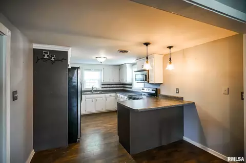 Kitchen - 208 E Pine St, Metamora, IL 61548 photo 4 of 13